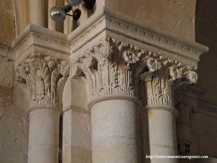 Capiteles de los arcos triunfales